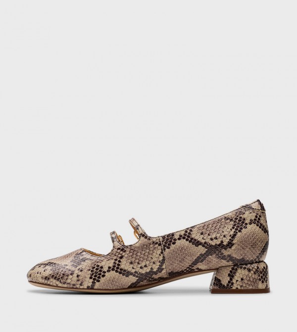 Clarks  Shoes - Beige Pumps