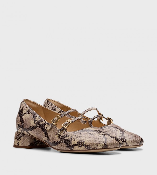 Clarks  Shoes - Beige Pumps