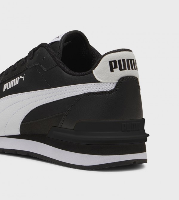 Puma Sneakers - Black Low Top