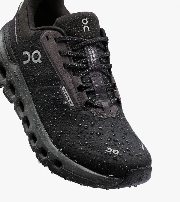 ON  Shoes - Black Running Shoes