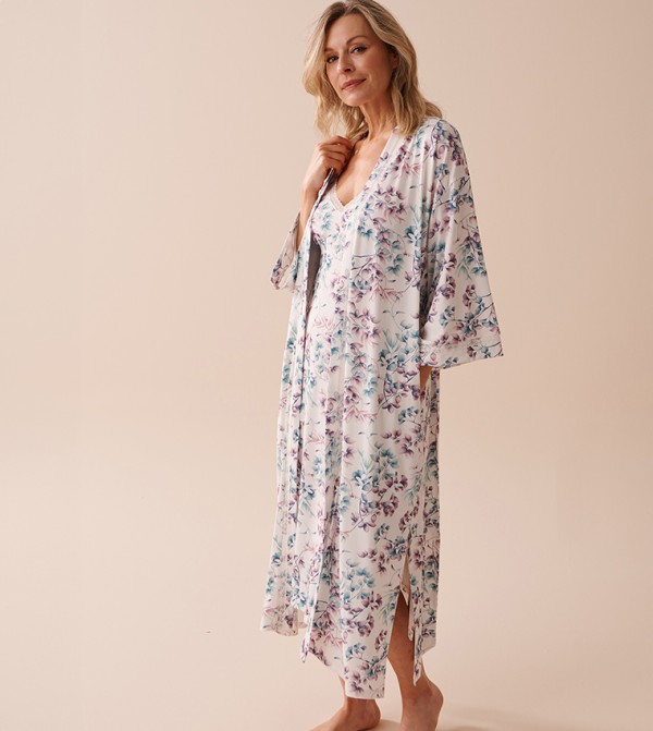 La Vie en Rose La Vie en Rose - White Robes & Kimonos