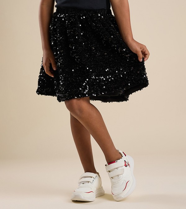 أر آند بي أر آند بي - أسود التنانير والفواصل