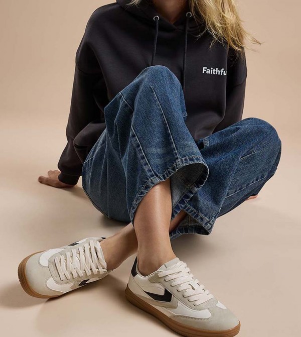 أر آند بي  أحذية سنيكرز - بيج أحذية برقبة منخفضة 