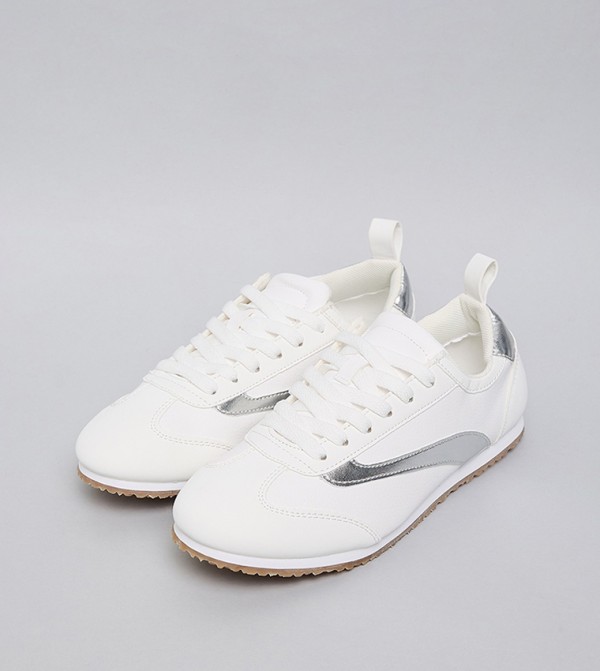 أر آند بي  أحذية سنيكرز - أبيض أحذية برقبة منخفضة 