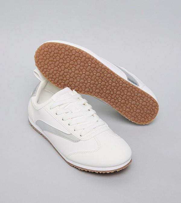 أر آند بي  أحذية سنيكرز - أبيض أحذية برقبة منخفضة 