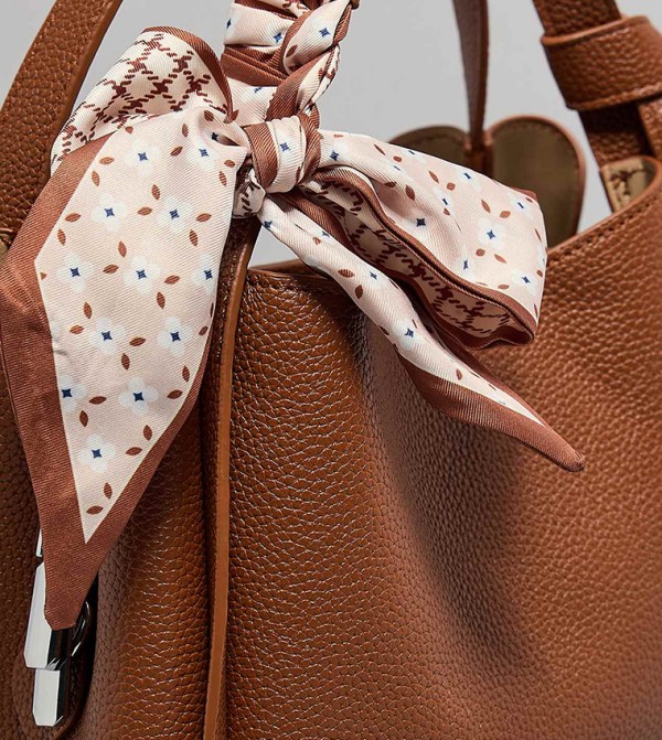 أر آند بي  - حنطي حقائب الكتف