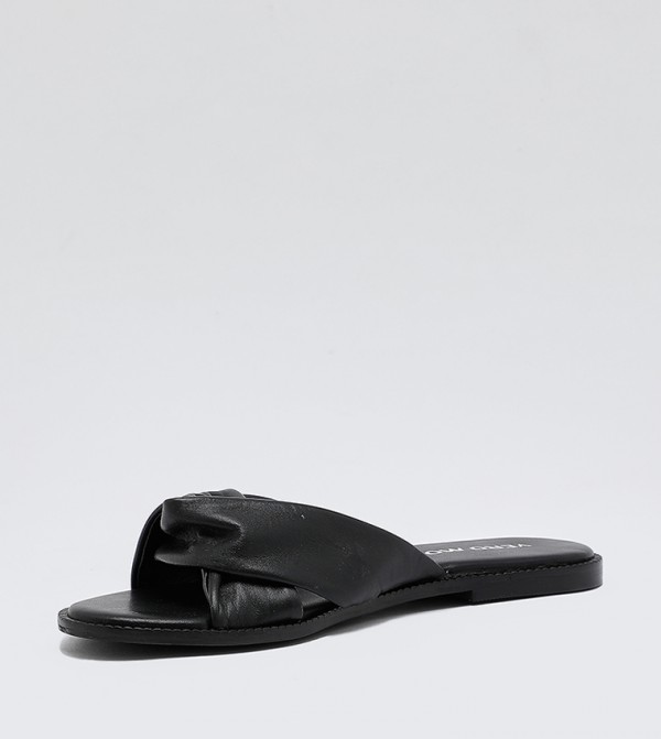 فيرو مودا فيرو مودا - أسود Flat Sandals