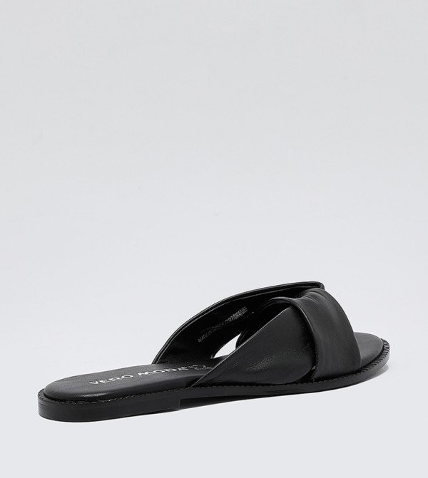 فيرو مودا فيرو مودا - أسود Flat Sandals