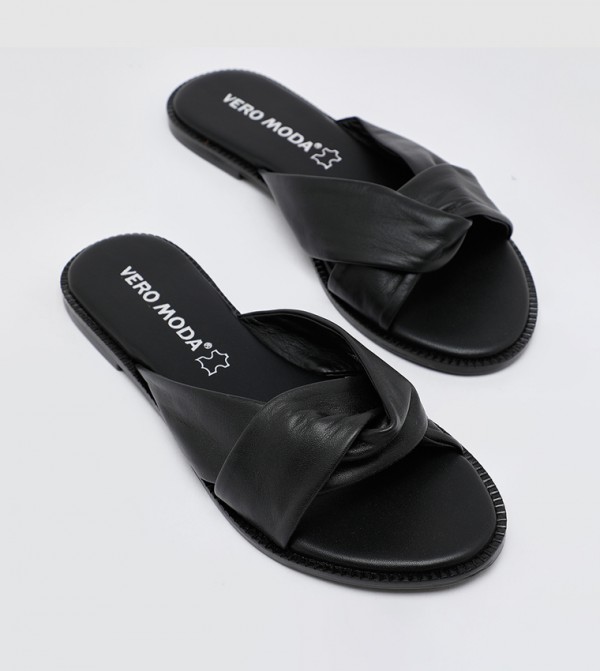 فيرو مودا فيرو مودا - أسود Flat Sandals