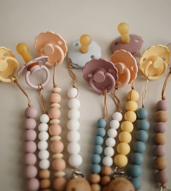 FRIGG  Baby Essentials - Ivory Teethers & Pacifiers