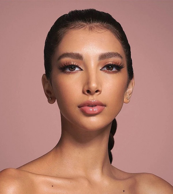 HUDA BEAUTY  - Beige FOUNDATION