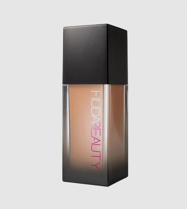 HUDA BEAUTY  - Beige FOUNDATION