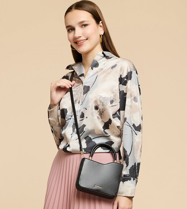 أر آند بي أر آند بي - أسود Handheld Bags