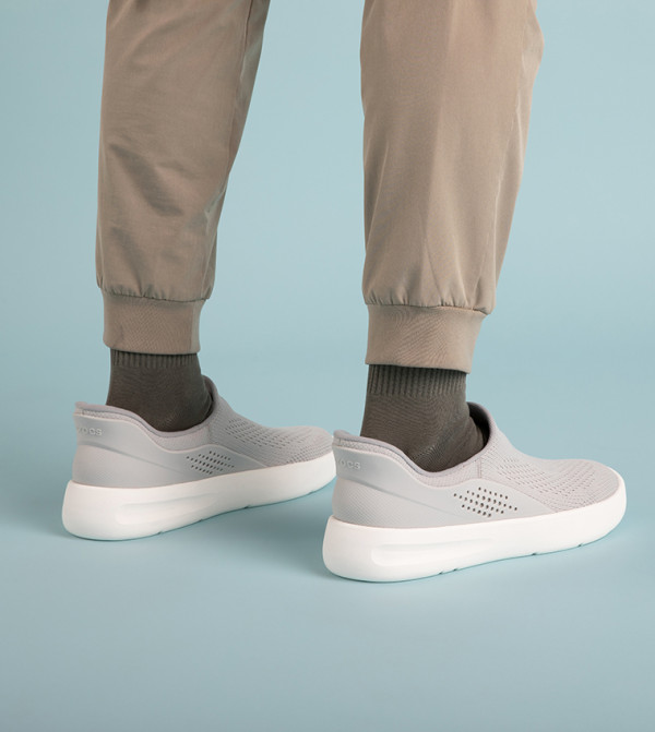 كروكس كروكس - رمادي أحذية برقبة منخفضة