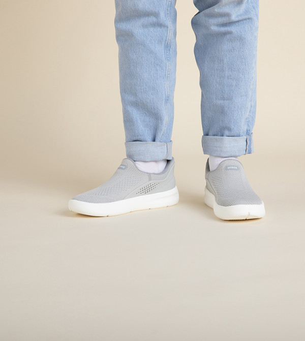 كروكس كروكس - رمادي أحذية برقبة منخفضة