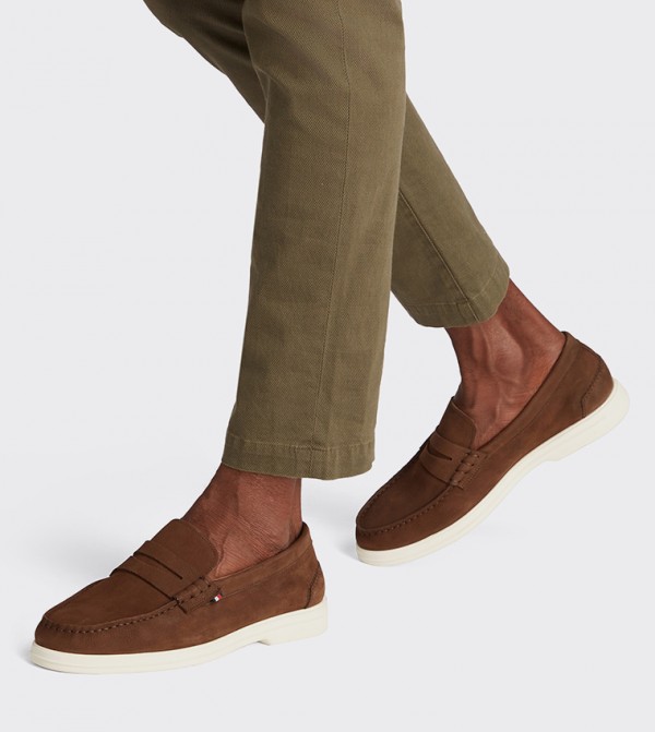 Tommy Hilfiger  Loafers & Moccasins - Brown undefined