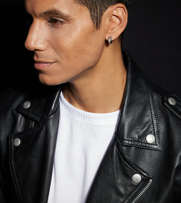 كالفين كلاين كالفين كلاين - فضي الأقراط