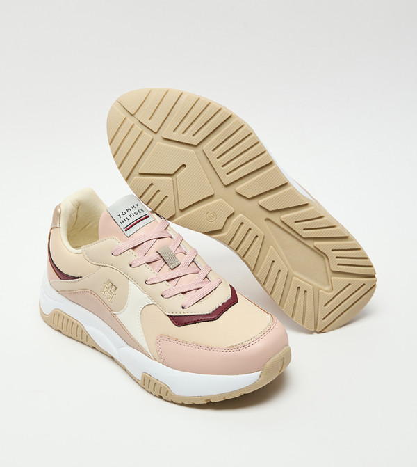 تومي هيلفيغر تومي هيلفيغر - وردي أحذية برقبة منخفضة