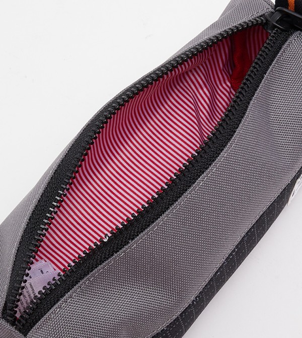 هيرشل  - أسود حقائب الأقلام