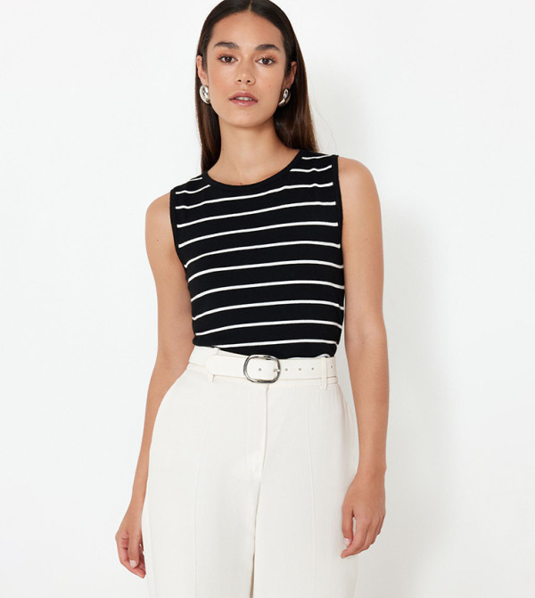 ترينديول ترينديول - أسود Sleeveless Tops