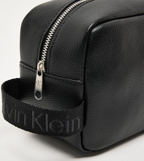 كالفين كلاين كالفين كلاين - أسود حقائب مستلزمات شخصية