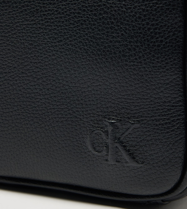 كالفين كلاين كالفين كلاين - أسود Cross Body & Sling Bags