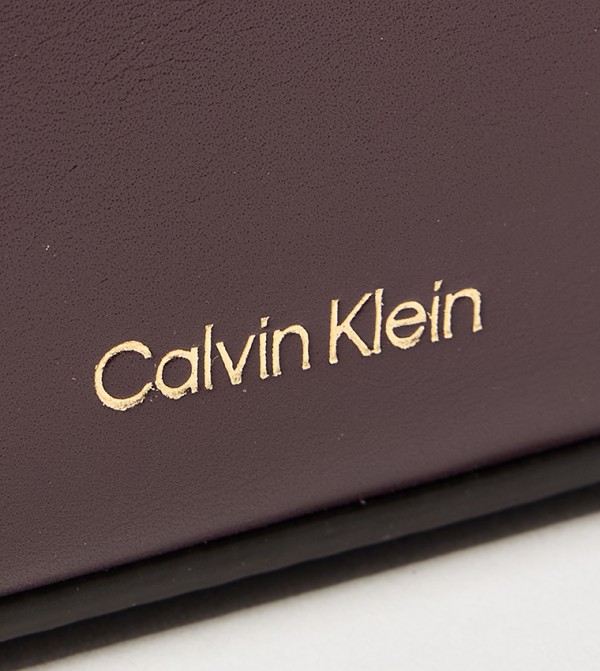 Calvin Klein Calvin Klein - Brown Shoulder bags