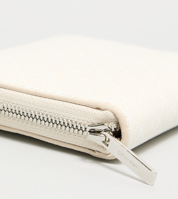 كالفين كلاين - بيج محافظ