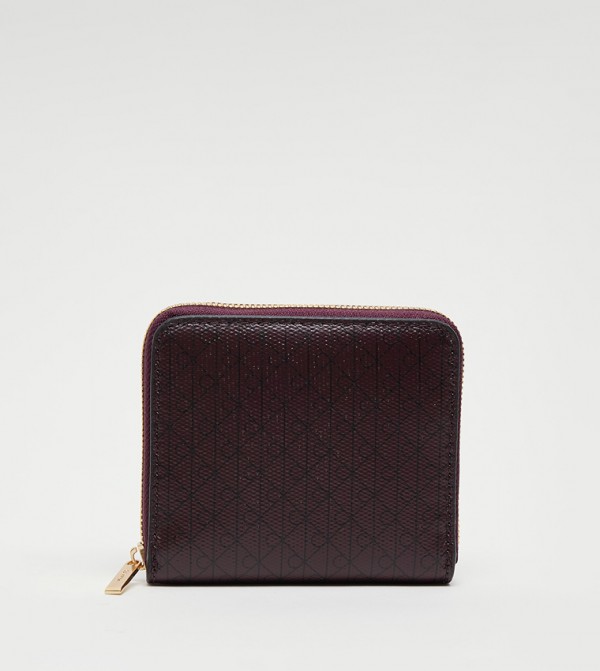 كالفين كلاين - بني محافظ