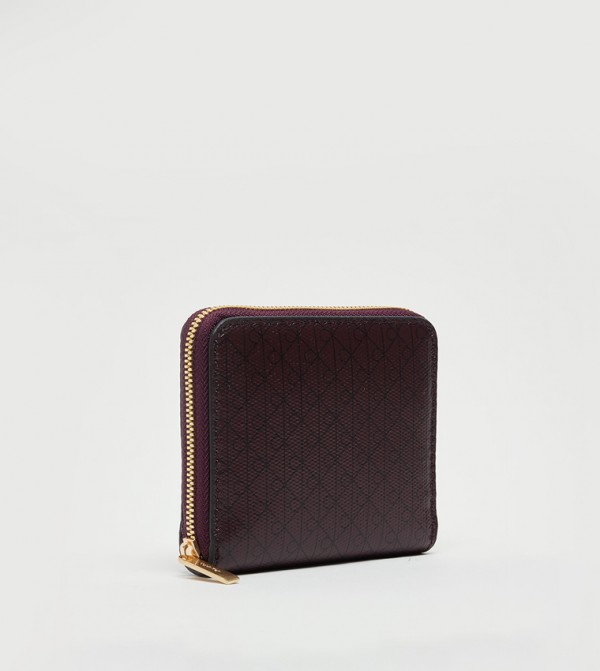 كالفين كلاين - بني محافظ