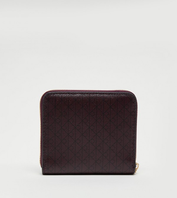 كالفين كلاين - بني محافظ