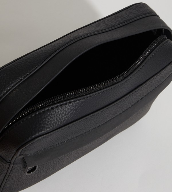 كالفين كلاين كالفين كلاين - أسود حقائب مستلزمات شخصية