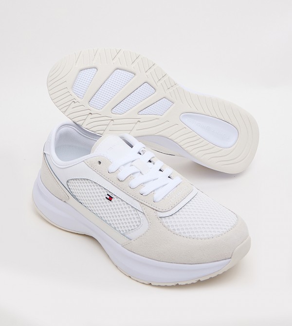 تومي هيلفيغر أحذية سنيكرز - أبيض أحذية برقبة منخفضة