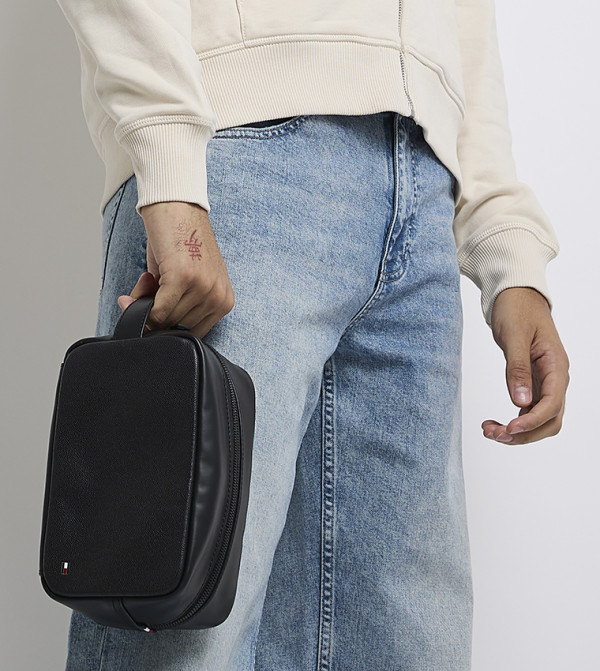 Tommy Hilfiger Bags - Black Toiletry bags