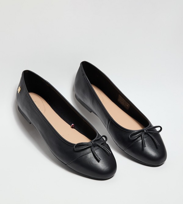 Tommy Hilfiger  Shoes - Black undefined