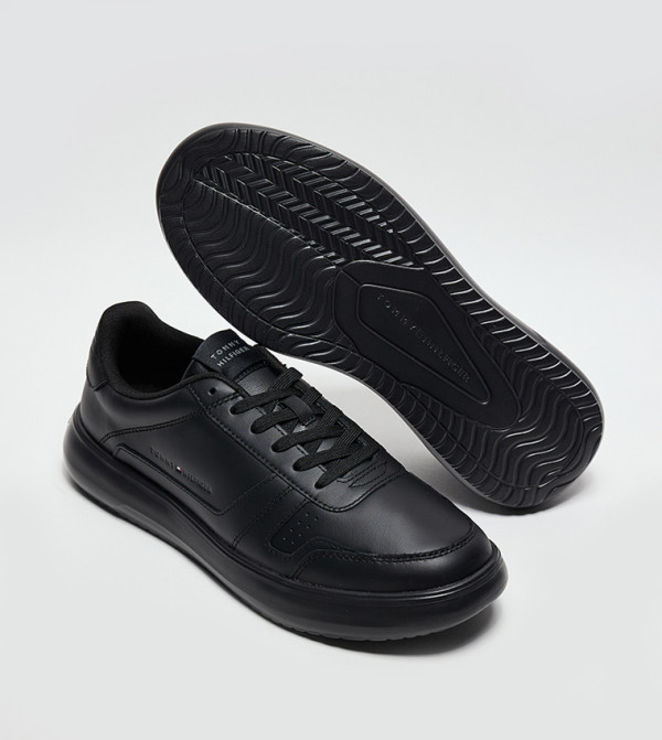 تومي هيلفيغر - أسود أحذية برقبة منخفضة