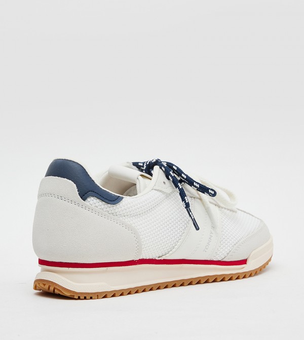 تومي هيلفيغر أحذية سنيكرز - أبيض أحذية برقبة منخفضة