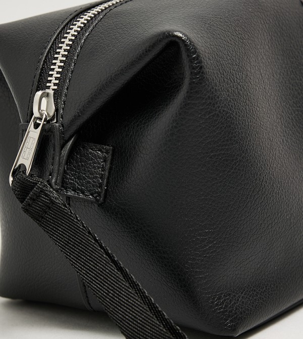 تومي هيلفيغر تومي هيلفيغر - أسود حقائب مستلزمات شخصية