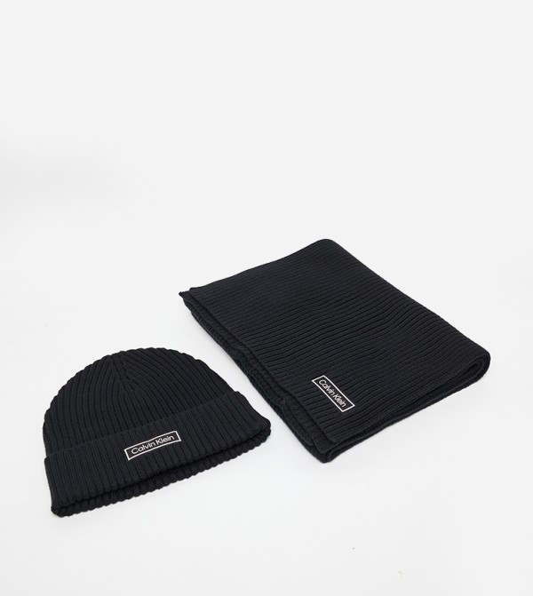 كالفين كلاين  أوشحة - أسود Beanies