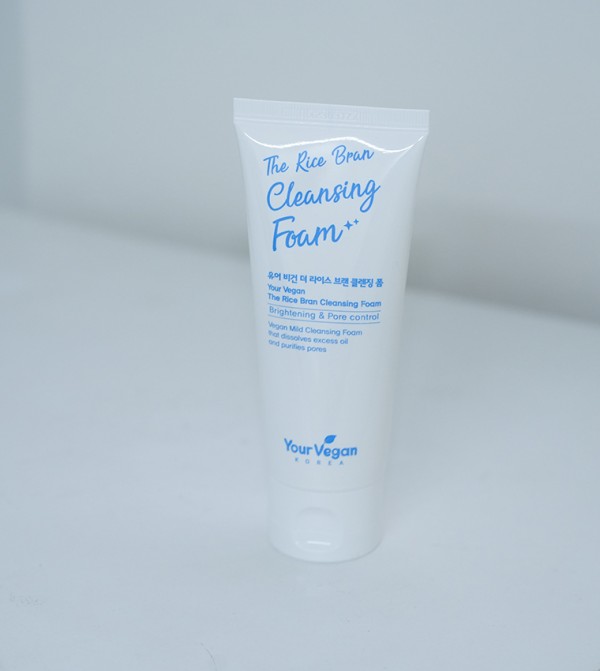 يور فيغان  العناية بالبشرة  - أبيض FACE WASH & CLEANSER