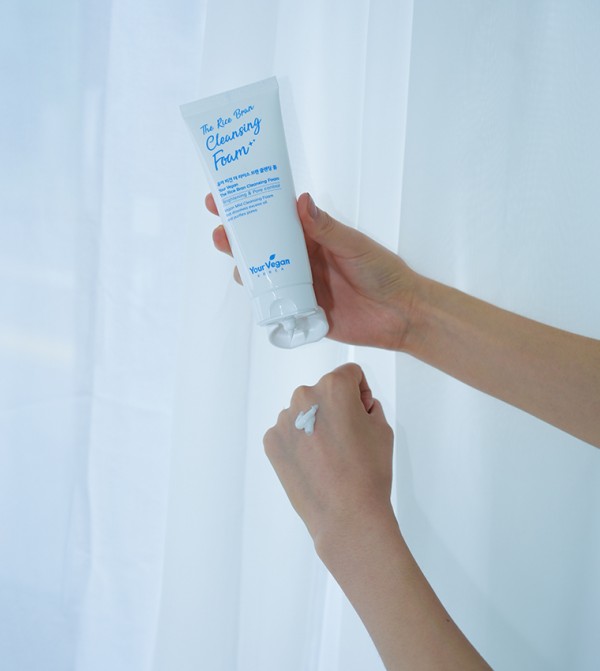 يور فيغان  العناية بالبشرة  - أبيض FACE WASH & CLEANSER