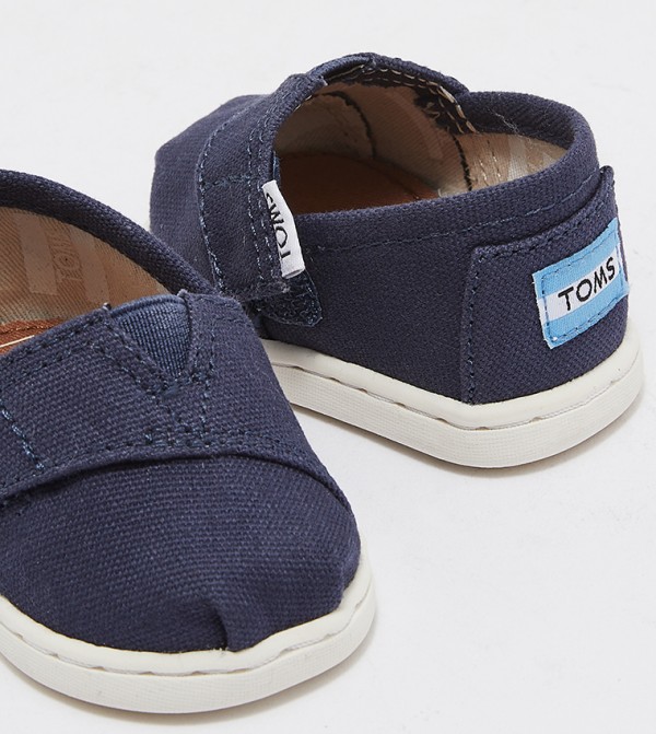 Toms on sale shoes riyadh
