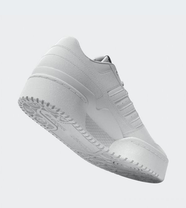 اديداس أحذية كرة قدم - أبيض كرة القدم
