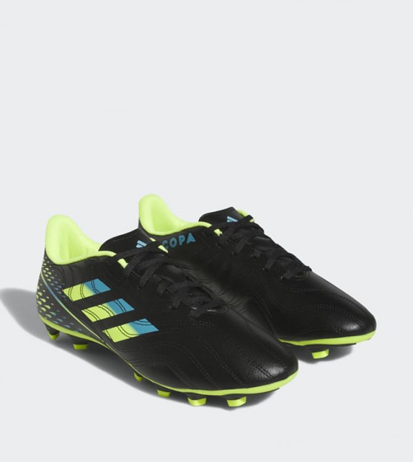 اديداس أحذية كرة قدم - أسود كرة القدم