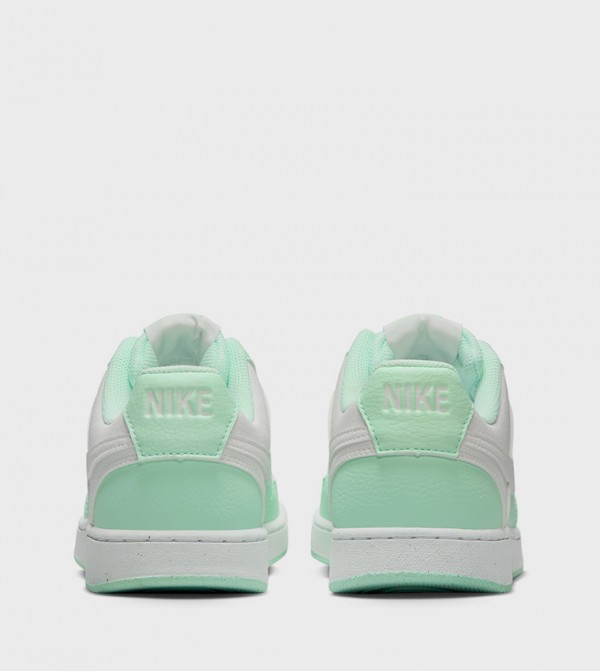 نايك  أحذية سنيكرز -  فاتح  أحذية برقبة منخفضة 