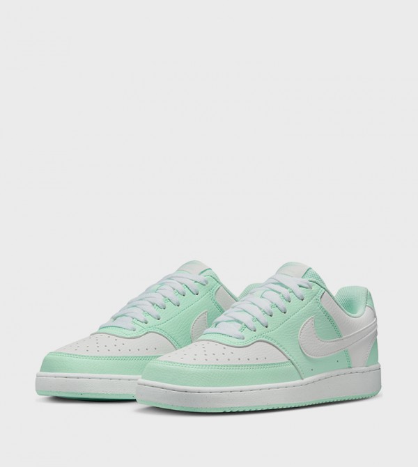 نايك  أحذية سنيكرز -  فاتح  أحذية برقبة منخفضة 