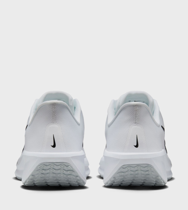 نايك ملابس رياضية - أبيض أحذية الجري