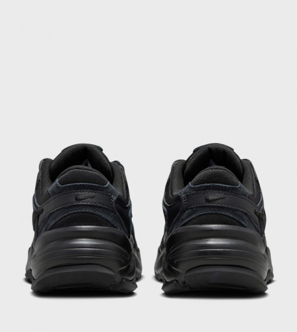 Nike - Black Low Top