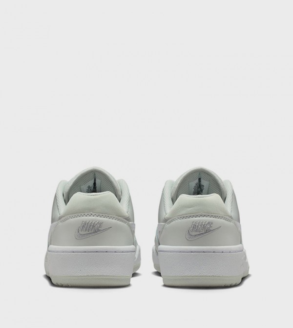 Nike Nike - White Low Top