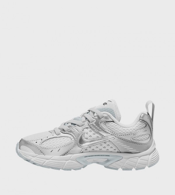 Nike  - White Low Top